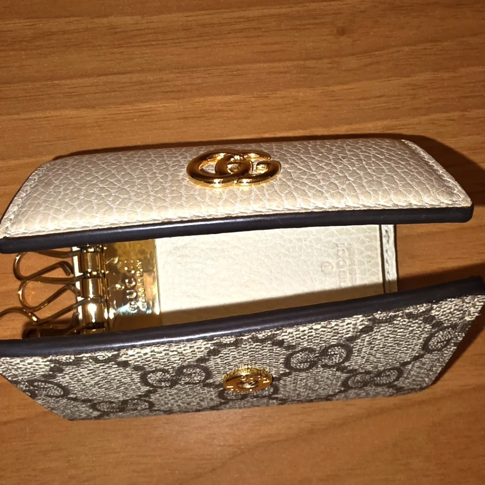 Gucci Key Holder - Picture 6 of 8